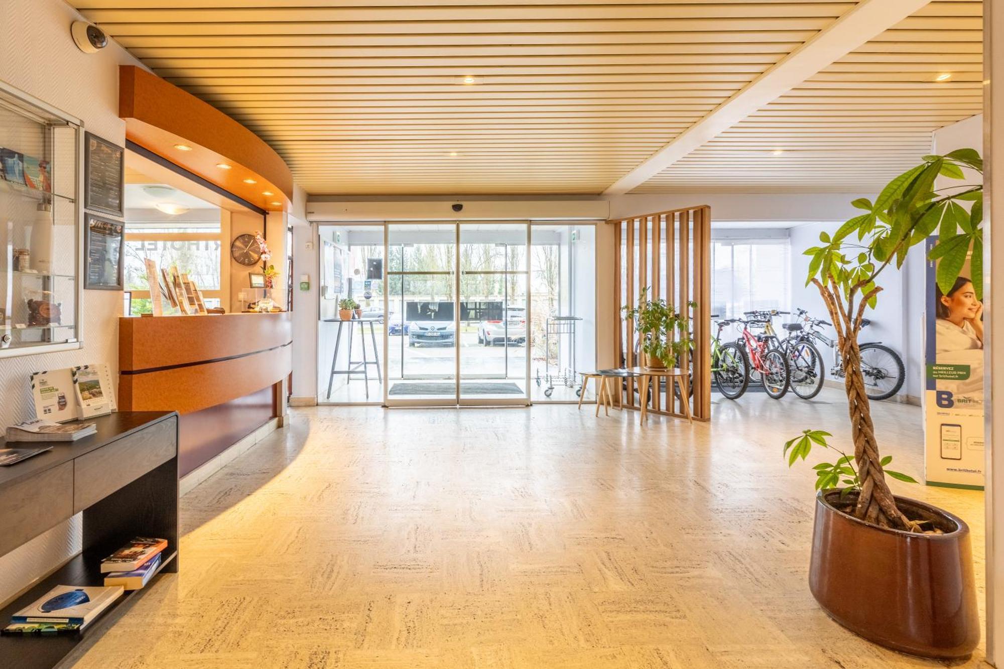 Brit Hotel Le Parc Vichy Bellerive-sur-Allier Exterior foto